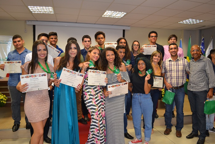 Integrantes da equipe junto aos colaboradores do Programa