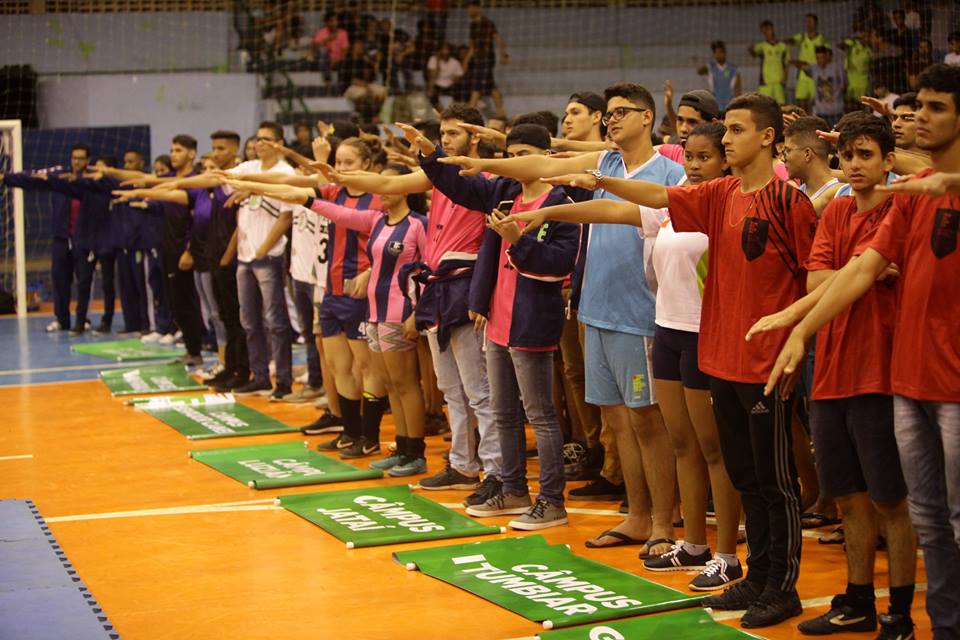 Estudantes participam de cerimônia de abertura do JIF Goiás