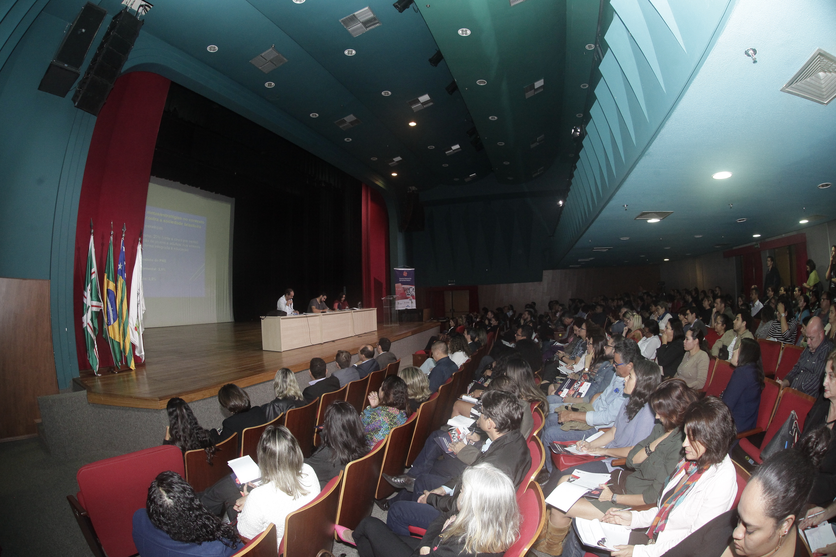  Auditório lotado na abertura do Encontro Nacional da EJA da Rede Federal 